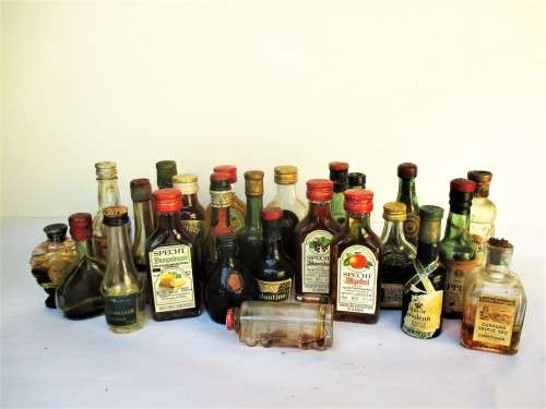 VINTAGE MINIATURE BOTTLE LOT (x25 bottles)