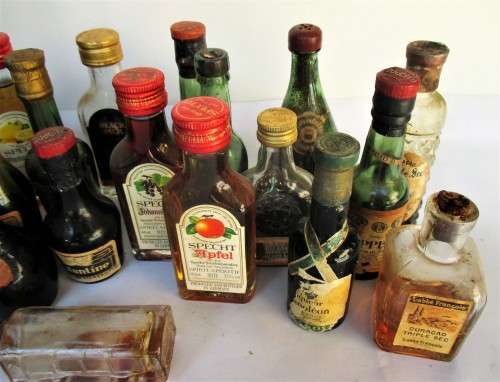 VINTAGE MINIATURE BOTTLE LOT (x25 bottles)
