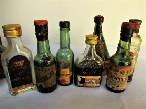 VINTAGE MINIATURE BOTTLE LOT (x25 bottles)