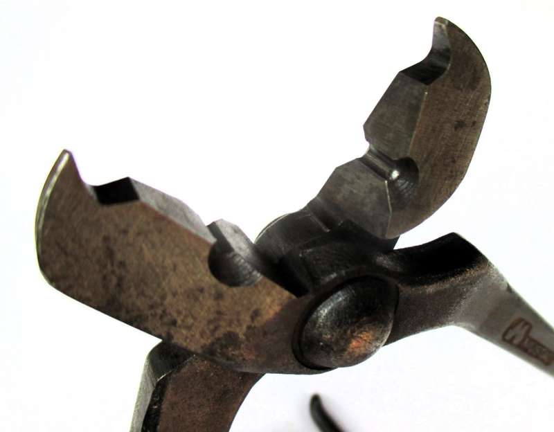 MUSTAD FARRIER TOOLS CLINCHER AND NAIL PULLER