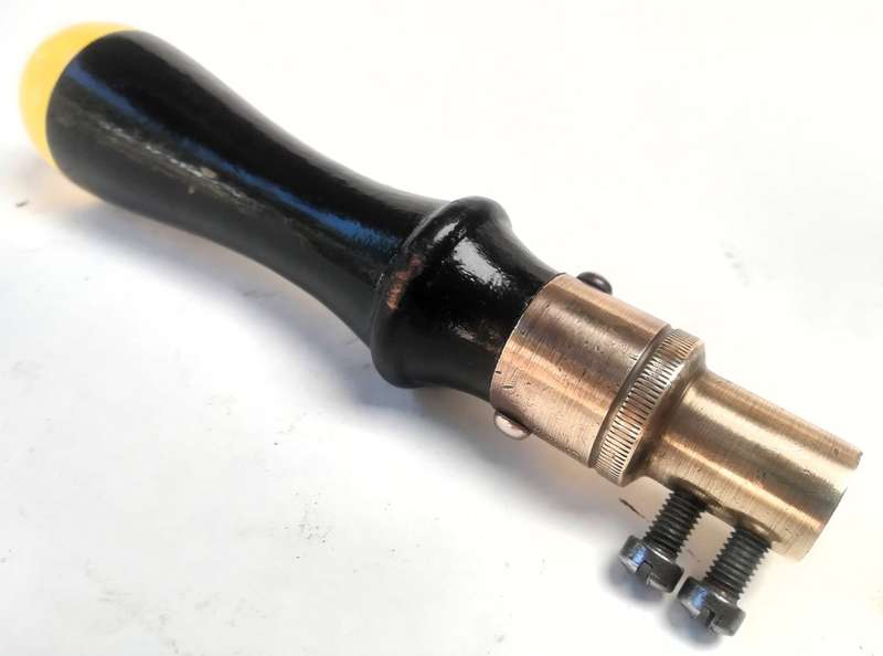 FOOT PRINT SAW/TOOL HANDEL