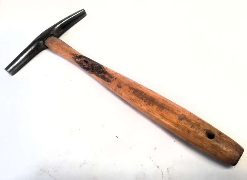 TAG HAMMER WITH HICORY HANDEL