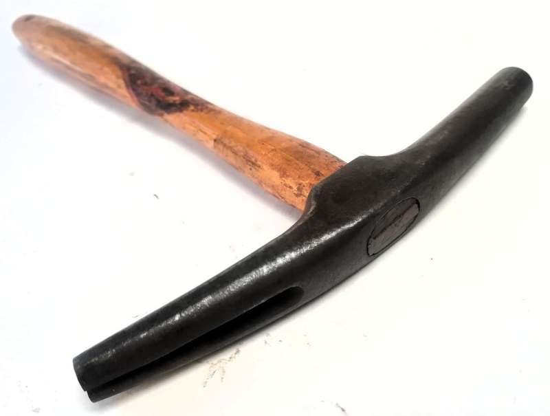 TAG HAMMER WITH HICORY HANDEL