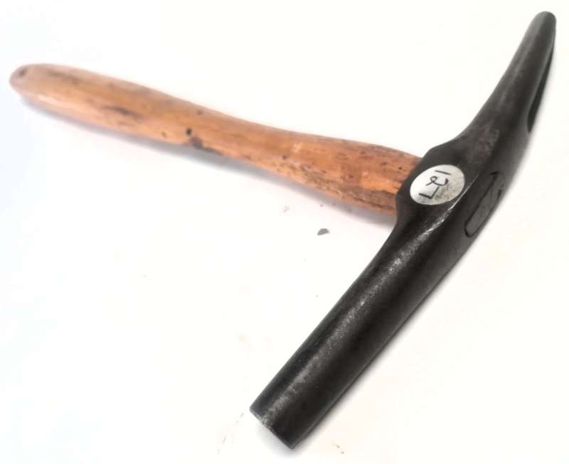TAG HAMMER WITH HICORY HANDEL