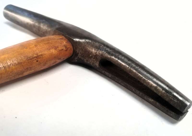 TAG HAMMER WITH HICORY HANDEL