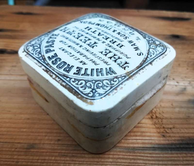 S. MAW, SONS & THOMPSON WHITE ROSE PASTE POT LID