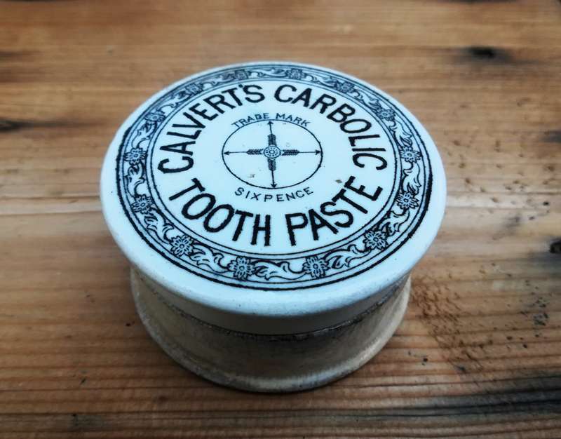 CALVERT`S CARBOLIC TOOTH PASTE POT LID