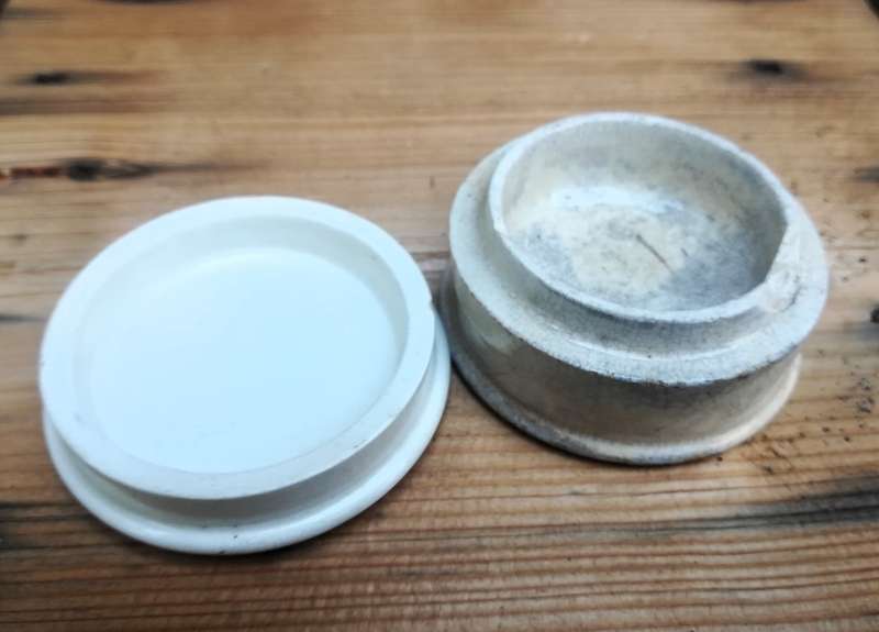 CALVERT`S CARBOLIC TOOTH PASTE POT LID