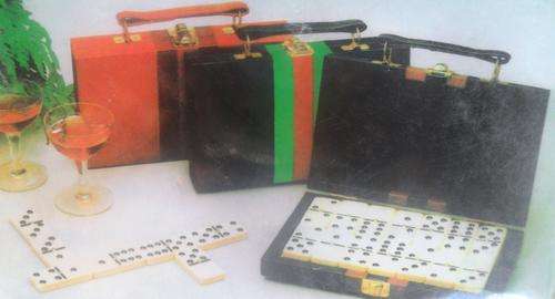 Dominos set in case