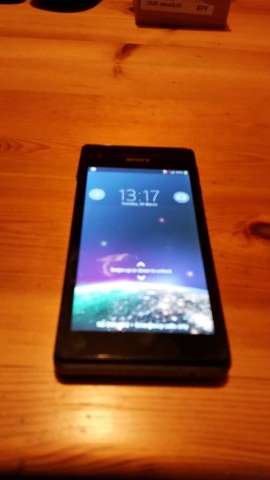 SONY XPERIA V *Waterproof* Immaculate condition!! FREE SHIPPING+COVER+CHARGE STATION