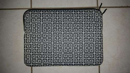 Black and White 15" Laptop Sleeve **Brand New** With Zipper Dust Proof