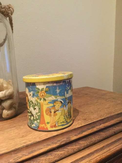 VINTAGE BLUE BIRD CONFECTIONERY TIN DEPICTING THE 4 SEASON