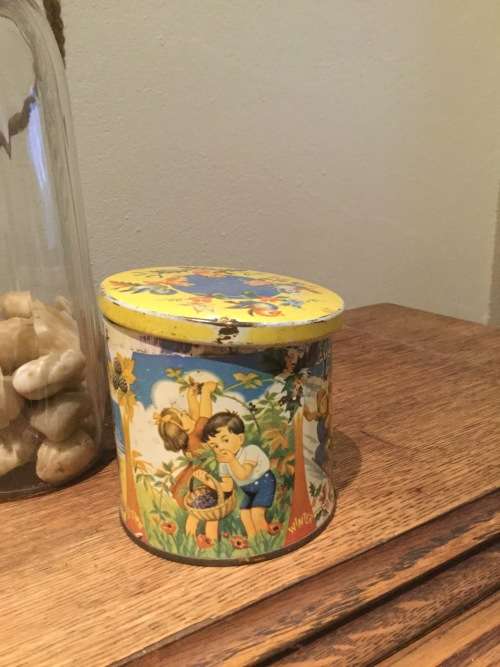 VINTAGE BLUE BIRD CONFECTIONERY TIN DEPICTING THE 4 SEASON