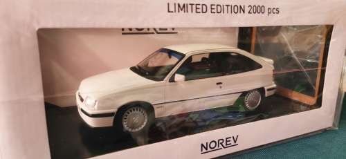 Opel Kadett GSi 1/18 scale model