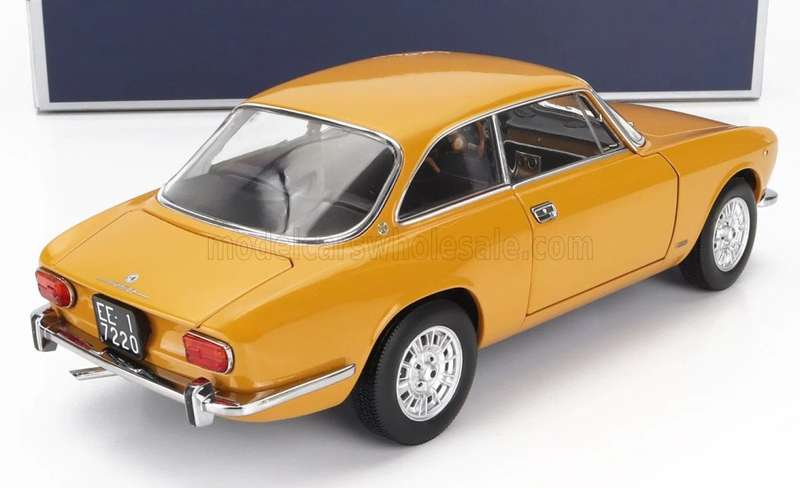 Alfa Romeo Giulia 1750 GTV - Ochre - (Norev 1/18)