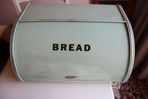 Vintage ol Bread Brood bin