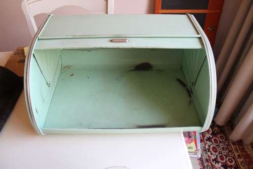 Vintage ol Bread Brood bin