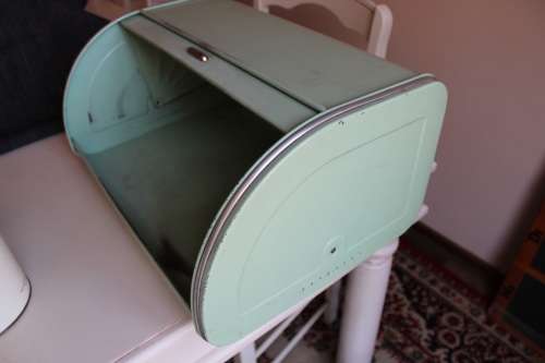 Vintage ol Bread Brood bin
