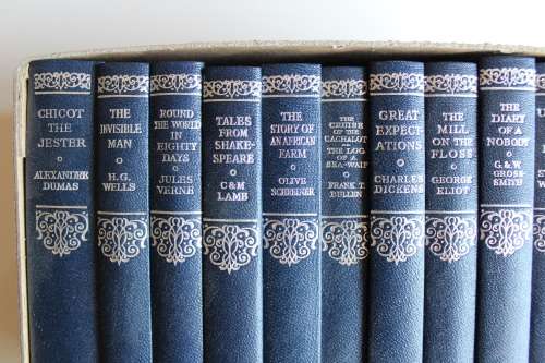 Boxed set of 10 classic books in splendid condition