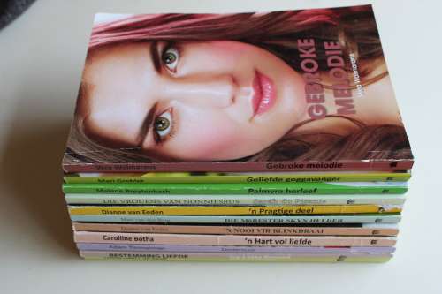 11 x Afrikaanse sagteband boeke baie goed vir lees
