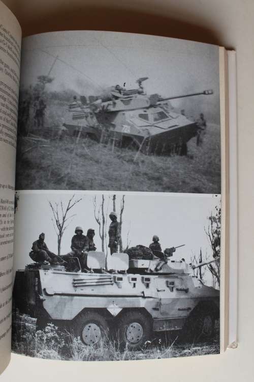 WAR IN ANGOLA - Helmoed-Romer Heitman