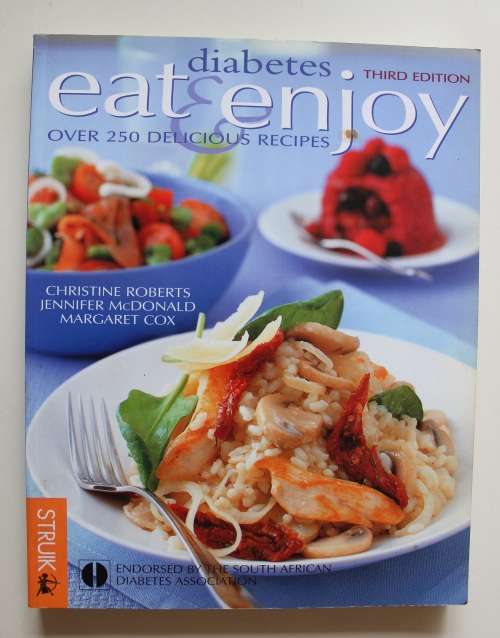 Diabetes: Eat and Enjoy : Over 250 Delicious Recipes - Christine Roberts