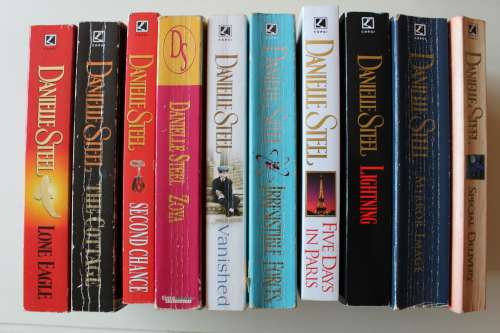10 x Danielle Steel books