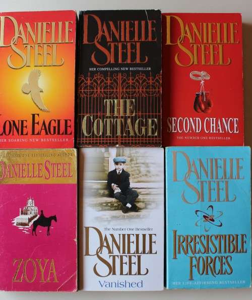 10 x Danielle Steel books