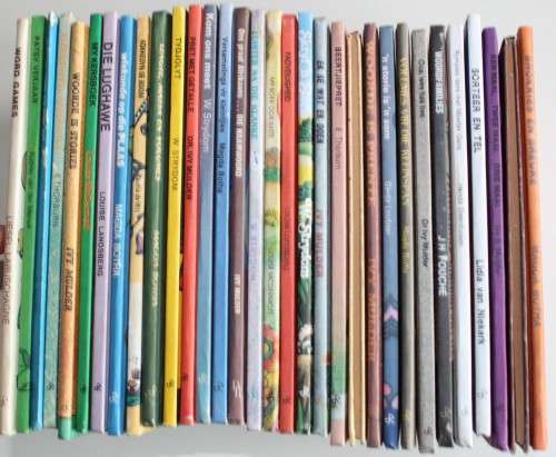 30 x Daan Retief hardeband boeke baie mooi toestand