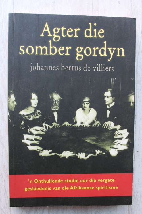 Agter die somber gordyn - Johannes Bertus de Villiers