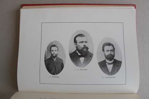 GEDENKBOEK uitgegeven door de Vereniging van Onderwijzers en Onderwijzeressen in Zuid-Afrika