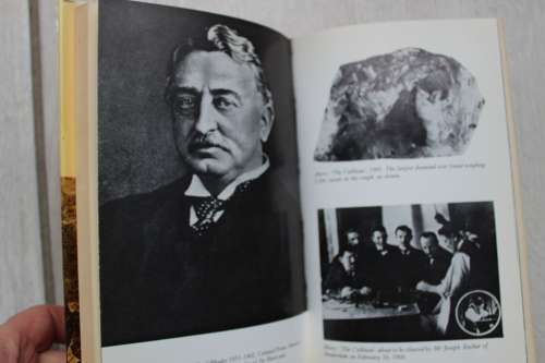 HERBERT, Ivor -The Diamond Diggers : South Africa 1866 to the 1970s