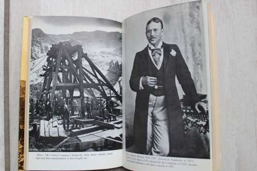 HERBERT, Ivor -The Diamond Diggers : South Africa 1866 to the 1970s