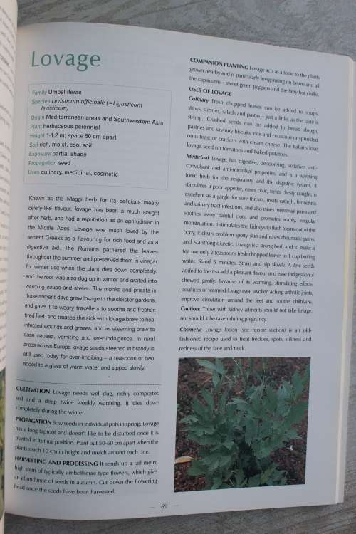 SIGNED: The Essential Margaret Roberts - My 100 favourite herbs