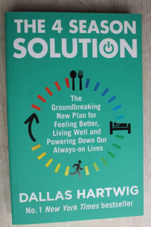 The 4 Season Solution: A Groundbreaking New Plan for Feeling Better, Living Well, and Powering Down