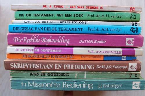 10 x NGKB publikasies in goeie toestand.