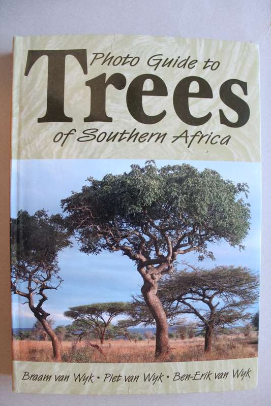 Photo Guide To Trees of Southern Africa - Van Wyk