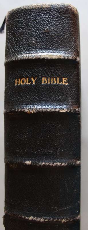 1905 HOLY BIBLE in good condition