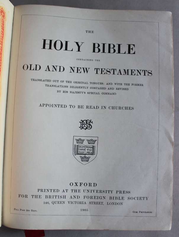 1905 HOLY BIBLE in good condition