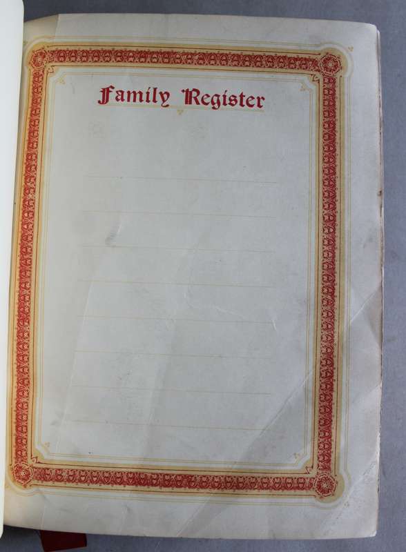 1905 HOLY BIBLE in good condition