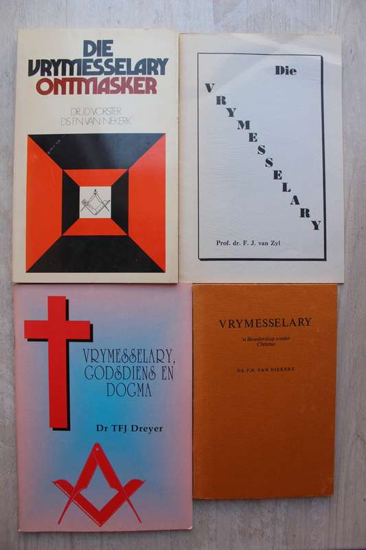 4 x Vrymesselary boeke