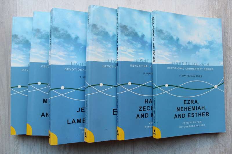 Devotional Commentary Series - 6 volumes