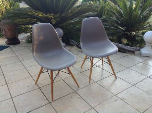 Funky  legs retro grey chair