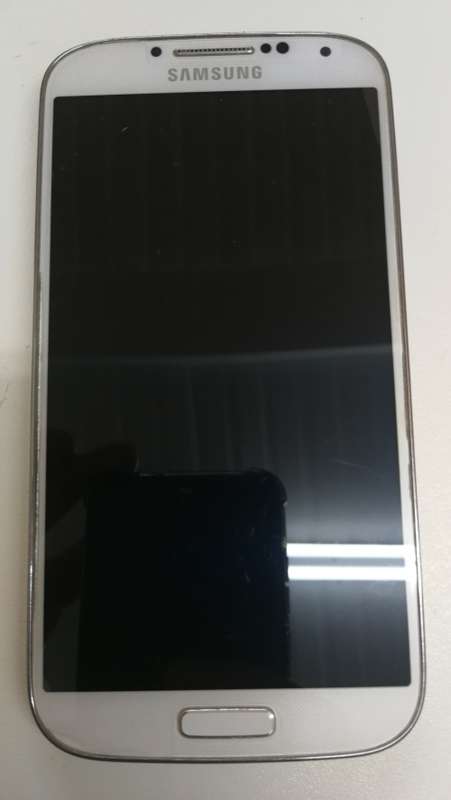 Samsung S4 with Charger. Absolutely beautiful condition!!