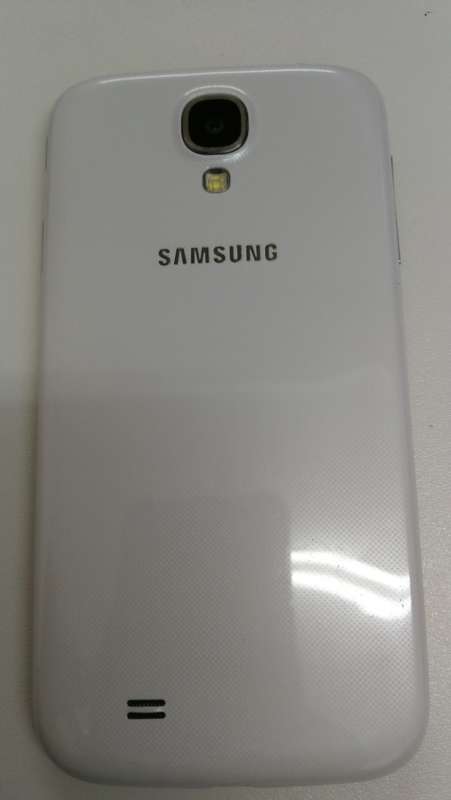 Samsung S4 with Charger. Absolutely beautiful condition!!