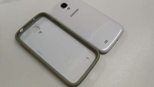 Samsung S4 with Charger. Absolutely beautiful condition!!