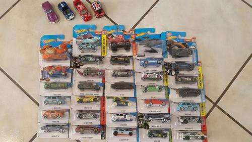 Hotwheels collection and a Treasure Hunt