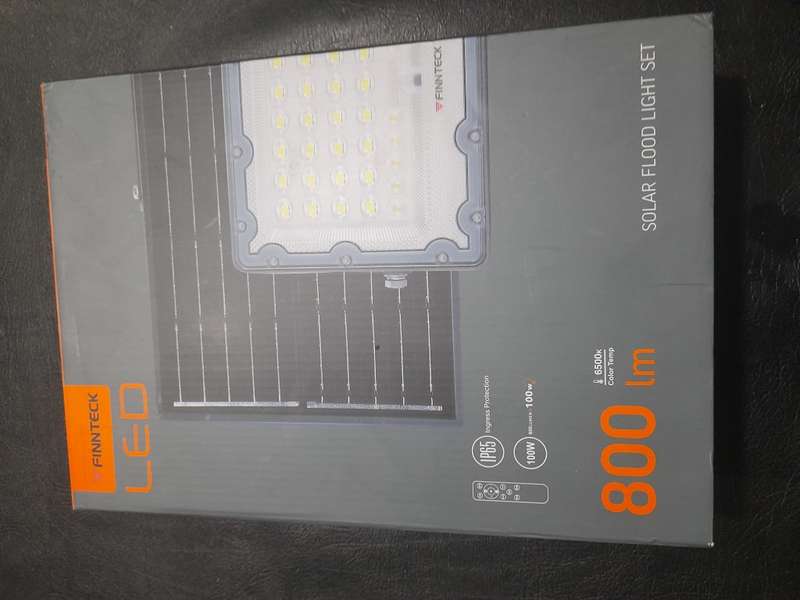 Finnteck LED 100 watt solar floodlight 800 lumens