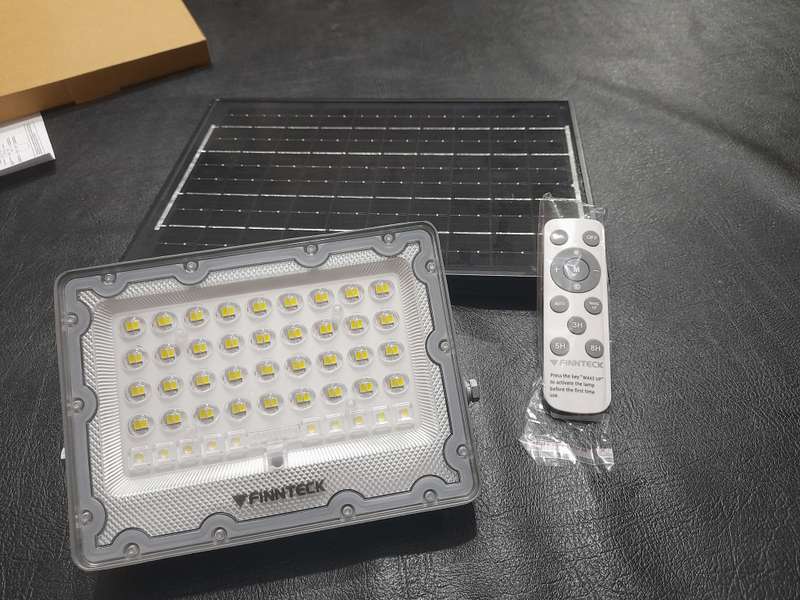 Finnteck LED 100 watt solar floodlight 800 lumens