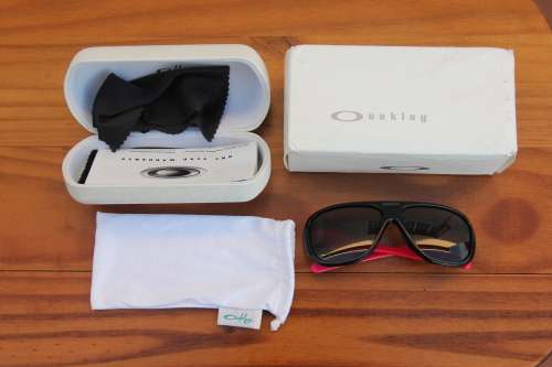 Oakley Correspondent Ladies Sunglasses - 009094-01. With Box, Case & Papers